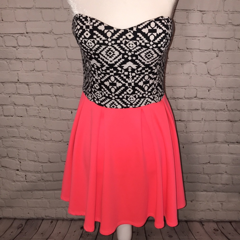 Neon Pink with White and Black Aztec Pattern Strapless Formal Party Dress Size M